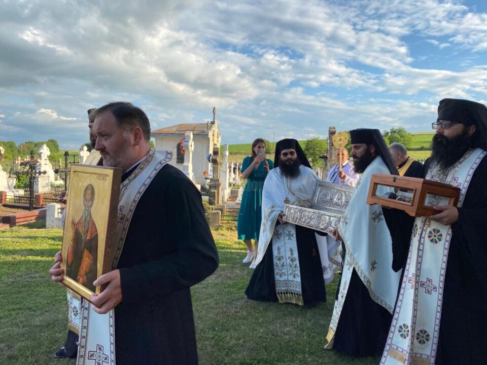 Racla cu mâna Sfântului Ierarh Nicolae a ajuns vineri seară la Mănăstirea „Duminica Tuturor Sfinților” din Părhăuți