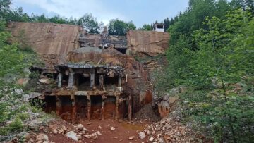 Ruine din zona uzinei de preparare a minereului