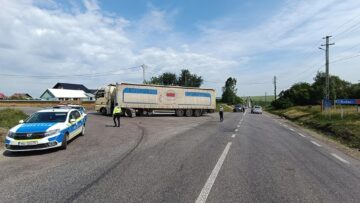 Filtru de poliție există și la intersecția de la Ratoș, a drumurilor care vin de la Siret și Rădăuți