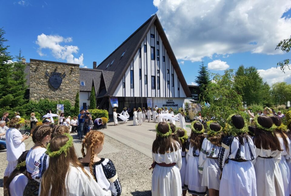 Dansul Sanzienelor, în deschiderea Festivalului “Regina Sânzienelor”, ediția a opta