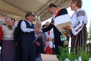 Unul din cuplurile premiate la Șaru Dornei