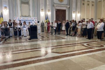 Bogdan Gheorghiu, prezent la o expoziție specială a cărei temă principală a fost ia tradițională