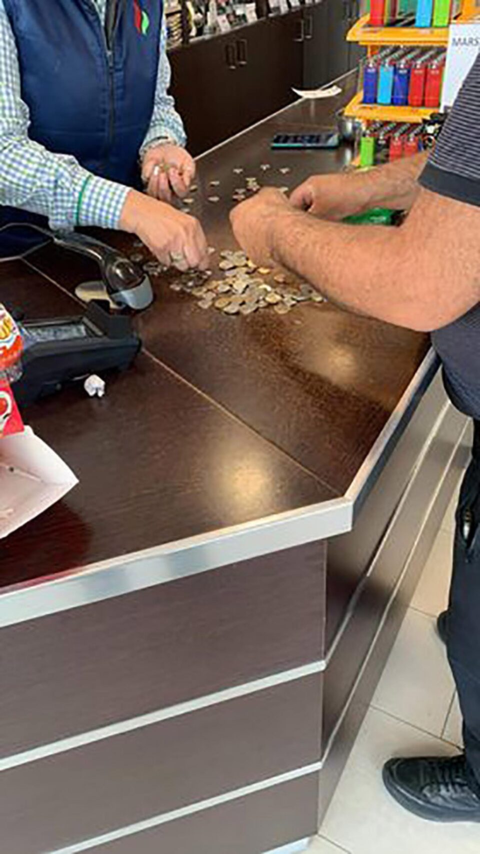 Unii au alimentat ceva mai mult, dar au achitat carburantul cu un morman de monede