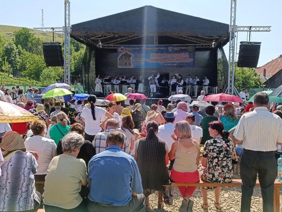 Spectacol folcloric la sărbătoarea de la Părhăuți