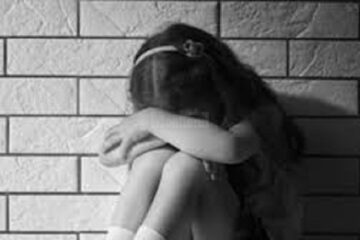 Educatoare judecată pentru purtare abuzivă - ar fi îmbrâncit și bruscat o fetiță care a greșit pașii de dans. Foto bzi.ro