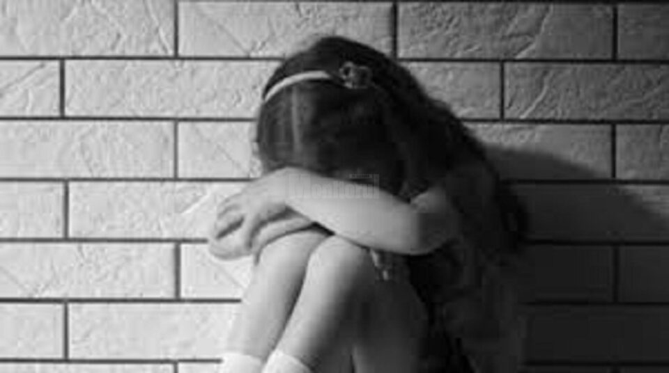 Educatoare judecată pentru purtare abuzivă - ar fi îmbrâncit și bruscat o fetiță care a greșit pașii de dans. Foto bzi.ro