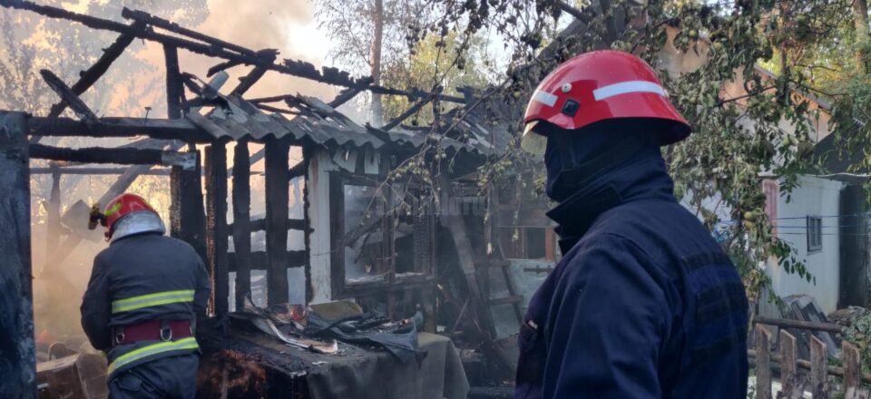 Două anexe mistuite de un incendiu pus de o mână criminală
