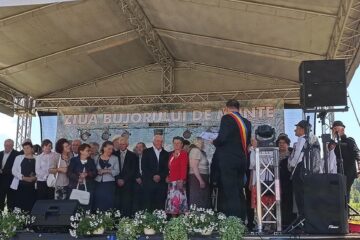 Cuplurile sărbătorite au urcat pe scenă pentru a fi premiate