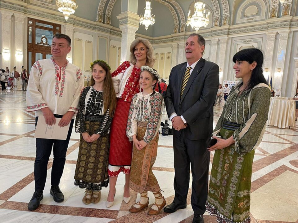 Bogdan Gheorghiu, prezent la o expoziție specială a cărei temă principală a fost ia tradițională