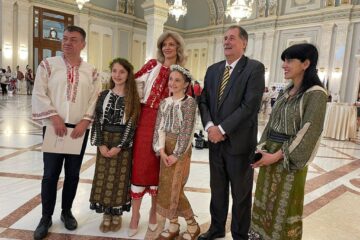 Bogdan Gheorghiu, prezent la o expoziție specială a cărei temă principală a fost ia tradițională