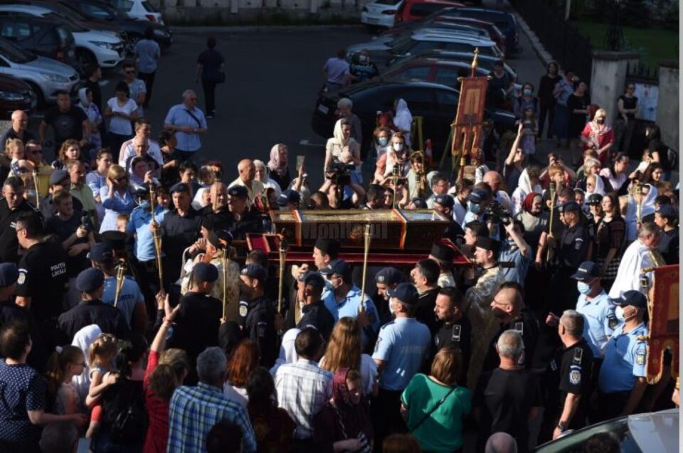 Procesiunea „Calea Sfinților”, când moaștele Sfântului Ioan cel Nou vor fi purtate de clerici și monahi pe străzile Sucevei, va avea loc miercuri seară Procesiunea „Calea Sfinților”, când moaștele Sfântului Ioan cel Nou vor fi purtate de clerici și monahi pe străzile Sucevei, va avea loc miercuri seară