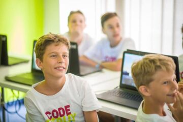 Logiscool Suceava, parte din rețeaua internațională de școli de programare pentru copii și adolescenți, invită elevii la taberele urbane și workshop-urile digitale de vară