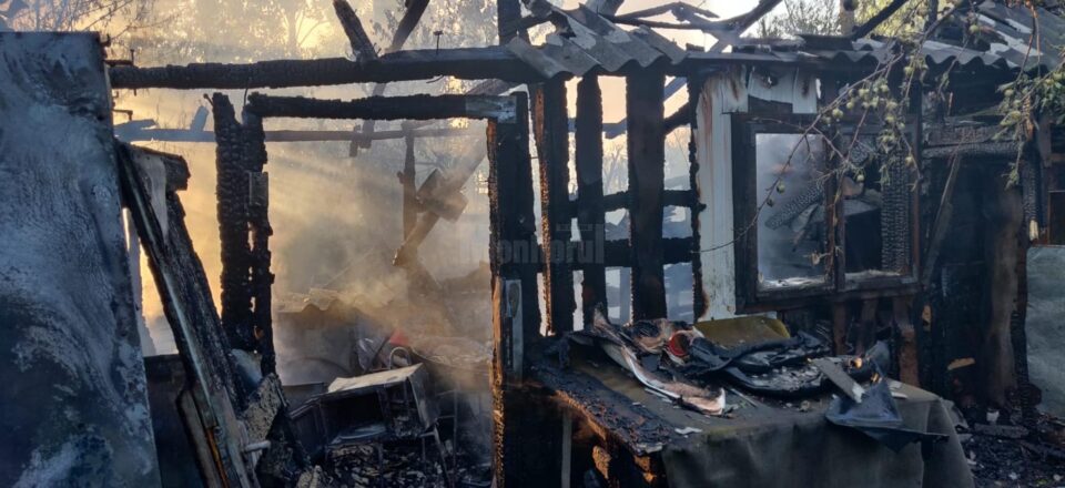 Două anexe mistuite de un incendiu pus de o mână criminală