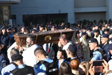 Procesiunea „Calea Sfinților”, în cadrul căreia moaștele Sfântului Ioan cel Nou au fost purtate pe străzile municipiului Suceava