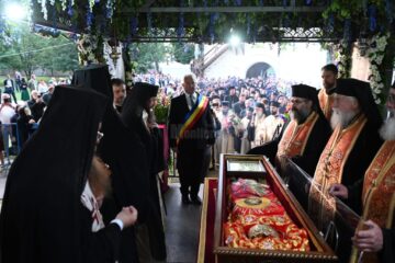 Procesiunea „Calea Sfinților”, în cadrul căreia moaștele Sfântului Ioan cel Nou au fost purtate pe străzile municipiului Suceava