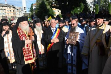 Procesiunea „Calea Sfinților”, în cadrul căreia moaștele Sfântului Ioan cel Nou au fost purtate pe străzile municipiului Suceava
