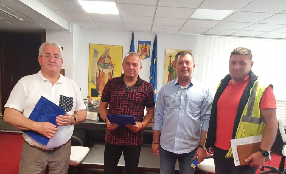 Semnarea contractului de reparații stradale în municipiul Suceava, între primarul Ion Lungu și reprezentanții asocierii de firme