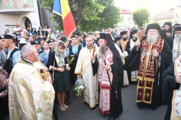 Procesiunea „Calea Sfinților”, în cadrul căreia moaștele Sfântului Ioan cel Nou au fost purtate pe străzile municipiului Suceava