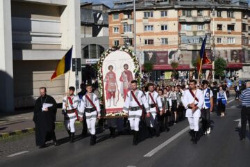 Procesiunea „Calea Sfinților”, în cadrul căreia moaștele Sfântului Ioan cel Nou au fost purtate pe străzile municipiului Suceava