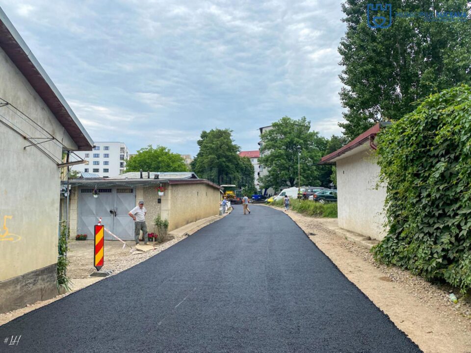 Lucrările de asfaltare a străzii Aleea Jupiter, până la Biserica Sfântul Ioan cel Nou