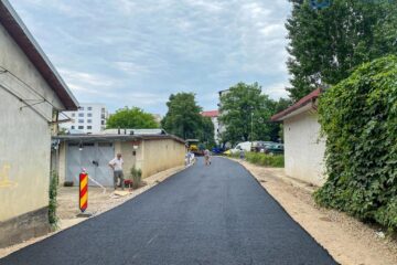 Lucrările de asfaltare a străzii Aleea Jupiter, până la Biserica Sfântul Ioan cel Nou