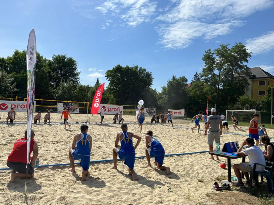 Echipele de beach handbal juniori ale României și Franței se pregătesc în comun, la Timișoara Echipele de beach handbal juniori ale României și Franței se pregătesc în comun, la Timișoara
