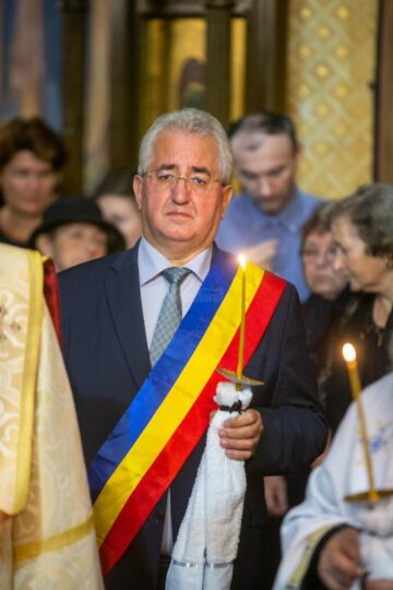Pomenirea victimelor pandemiei în cadrul unei slujbe oficiată de un sobor de zece preoți, în frunte cu episcopul-vicar Damaschin Dorneanul 2