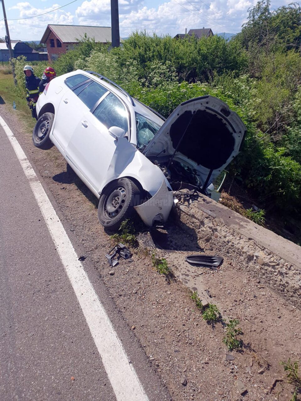 O întreagă familie nenorocită într-un accident la Brăiești: tatăl mort, mama și doi copii în spital