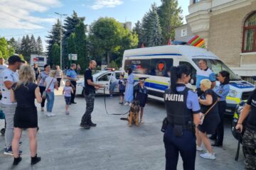 Câinii Poliției Suceava au atras atenția copiilor