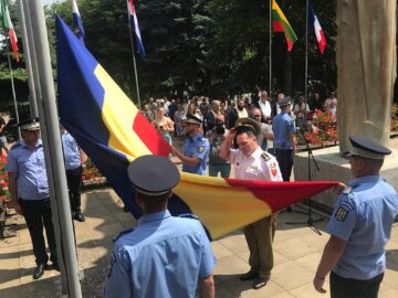 Ziua Drapelului Național a fost marcată printr-o ceremonie militară în Piața Tricolorului din Suceava