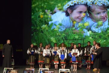 Circa 400 de participanți la „Sânzienele copiilor”, festival cultural-filantropic desfășurat la Teatrul Municipal „Matei Vișniec” Suceava