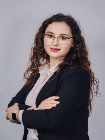 Lavinia-Simona Cîrdei Colegiul Național „Eudoxiu Hurmuzachi” Rădăuți.jpg