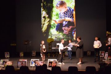 Circa 400 de participanți la „Sânzienele copiilor”, festival cultural-filantropic desfășurat la Teatrul Municipal „Matei Vișniec” Suceava