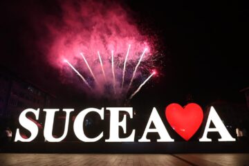 Spectaculoase focuri de artificii la Zilele Sucevei 2022. Foto Artistul