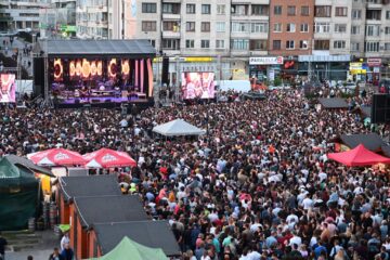 Peste 15.000 de suceveni au participat la concertele din cea de-a treia zi a Zilelor Sucevei. Foto Artistul