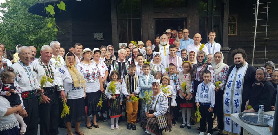 Sărbătoarea portului popular în parohia „Sfinții Mari Mucenici Mercurie și Ecaterina” din Rădășeni