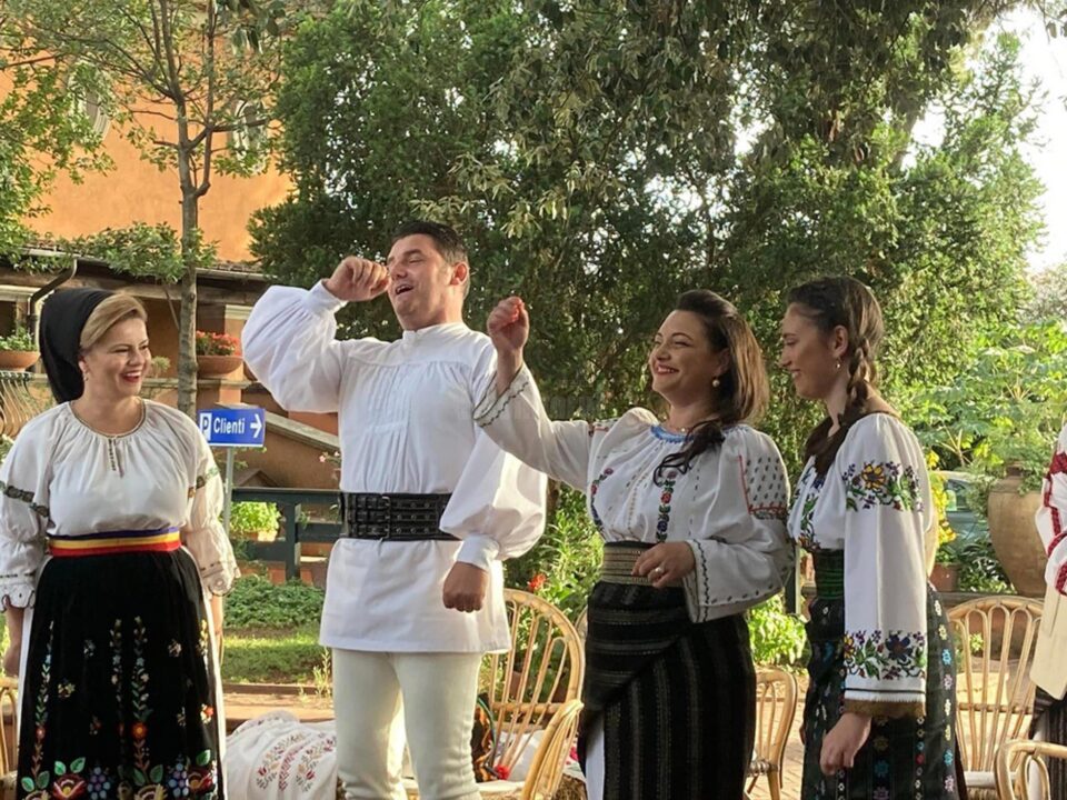 Artiști suceveni au participat la evenimentul „Ia, Simbol, Tradiție, Identitate”, organizat în Italia
