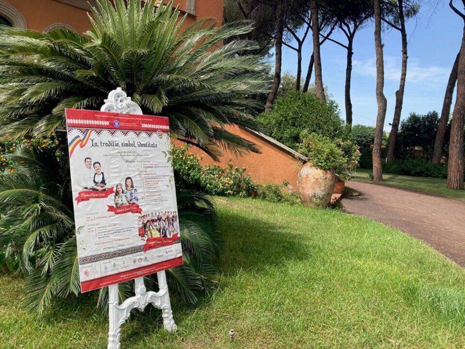 Artiști suceveni au participat la evenimentul „Ia, Simbol, Tradiție, Identitate”, organizat în Italia