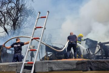 21 de găini au ars de vii într-un incendiu provocat de o țigară aprinsă aruncată la voia întâmplării