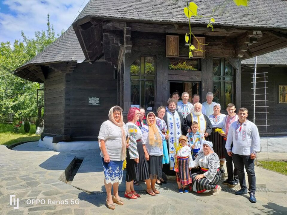 Sărbătoarea portului popular în parohia „Sfinții Mari Mucenici Mercurie și Ecaterina” din Rădășeni