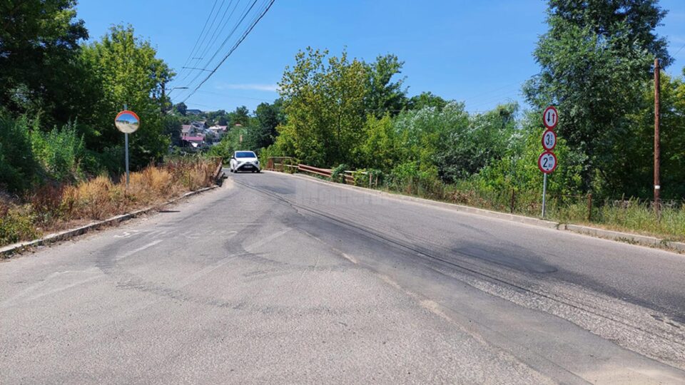 Pod rutier nou pe strada Mirăuți, în zona Carpatis