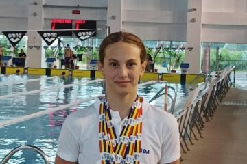 Daria Silișteanu a stabilit un nou record național în proba 100 metri spate