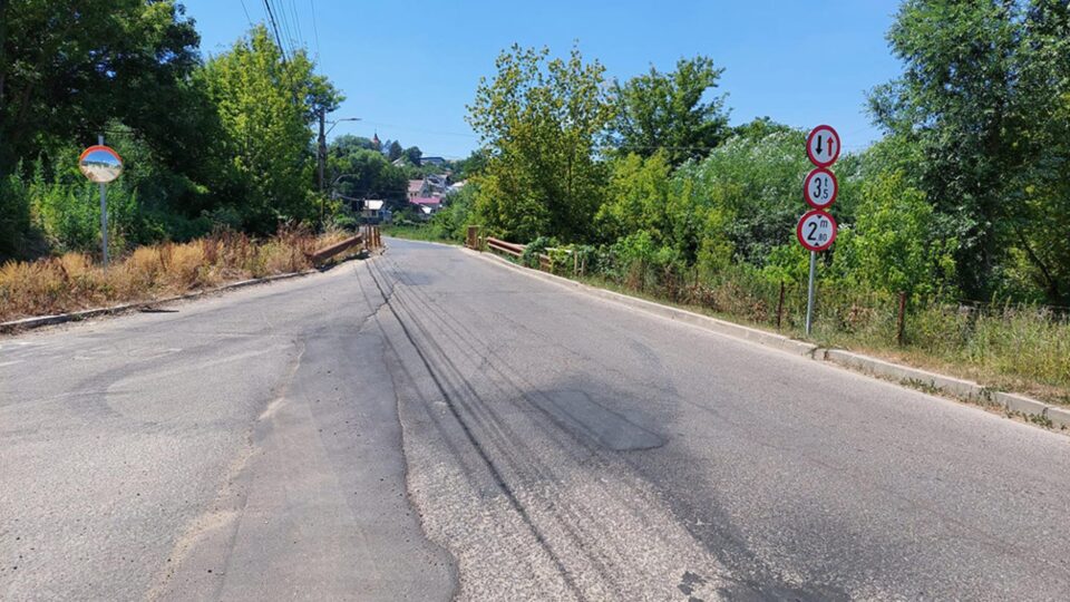 Pod rutier nou pe strada Mirăuți, în zona Carpatis