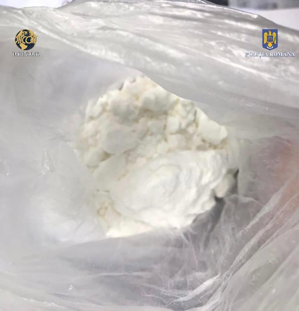 Cocaină și canabis, ridicate după acțiunea în trafic și percheziții