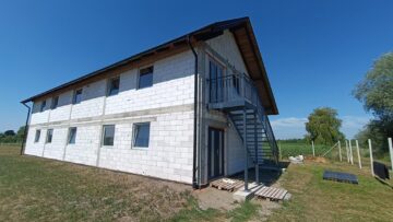 ”Fabrica” de pui de struț de la Frătăuții Noi