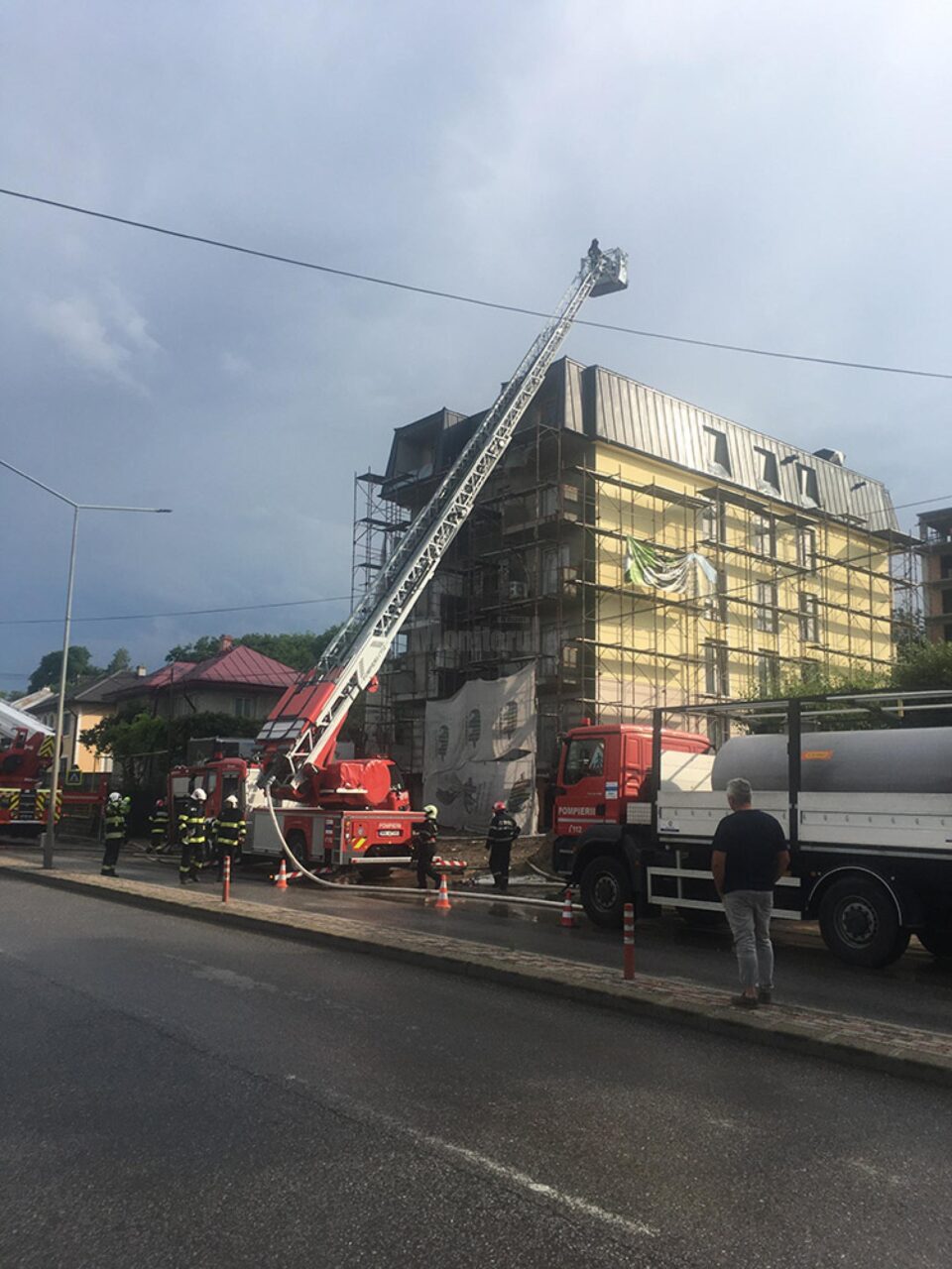 Bloc din Fălticeni, lovit de un trăsnet