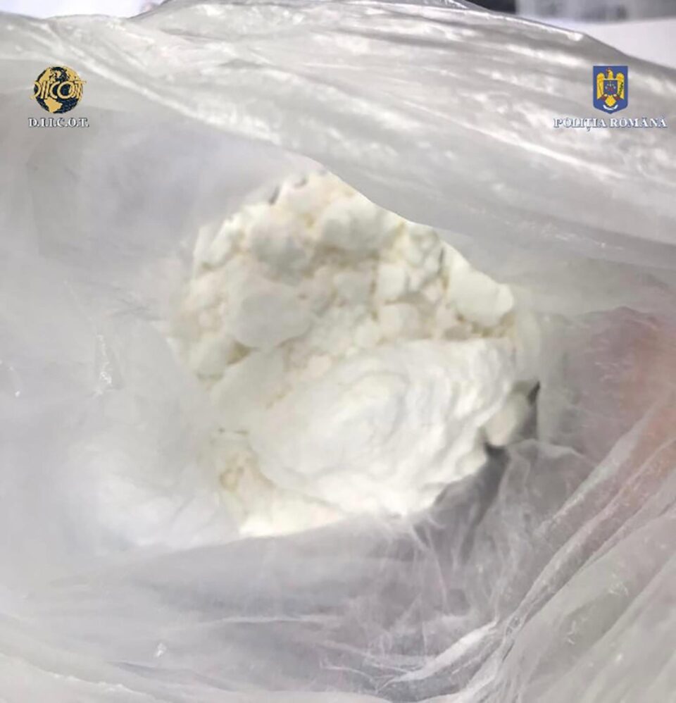 Cocaină și canabis, ridicate după acțiunea în trafic și percheziții