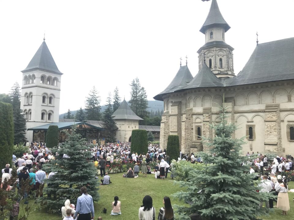 Marea sărbătoare a Sfântului Voievod Ștefan cel Mare de la Mănăstirea Putna i-a adus împreună pe românii de pe cele două maluri ale Prutului