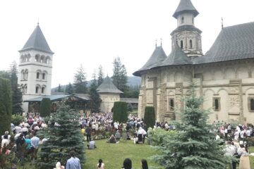 Marea sărbătoare a Sfântului Voievod Ștefan cel Mare de la Mănăstirea Putna i-a adus împreună pe românii de pe cele două maluri ale Prutului