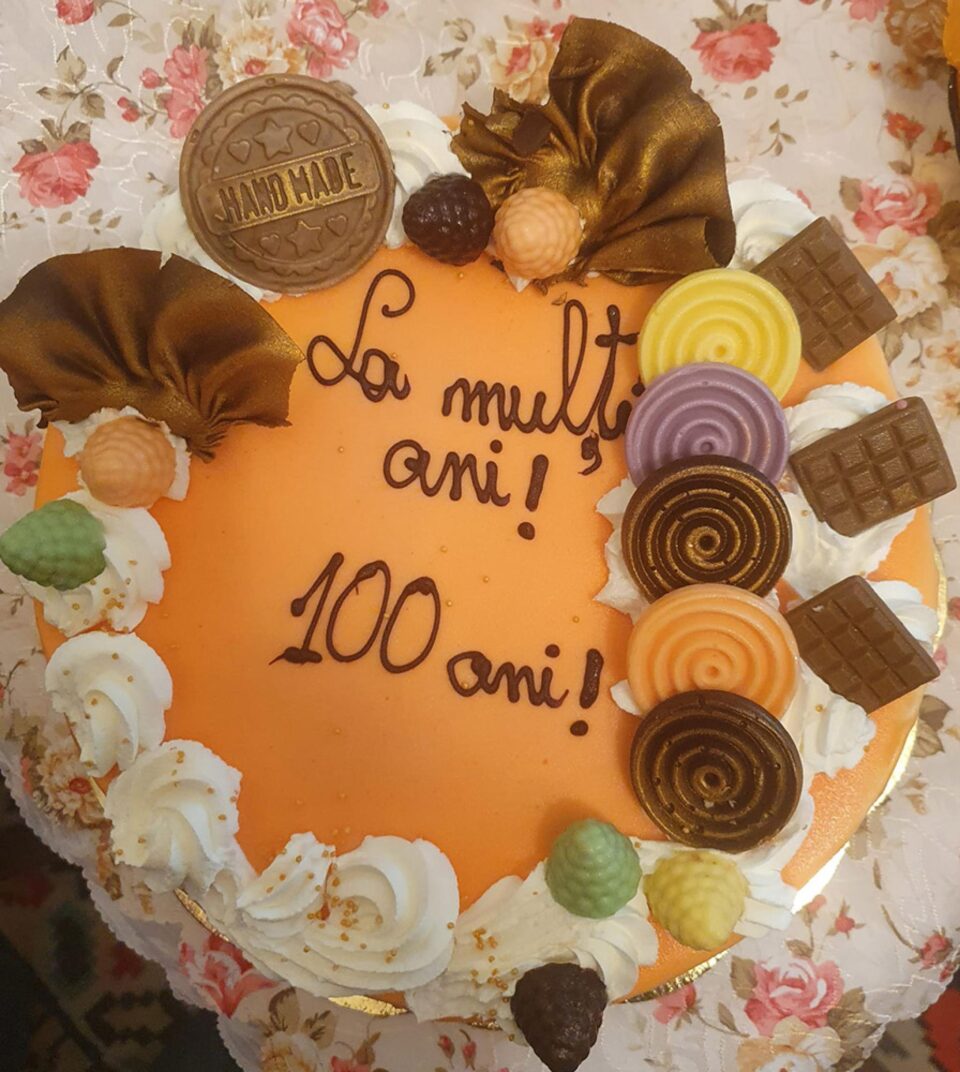 Ion Lungu i-a oferit Mariei Grijincu un tort